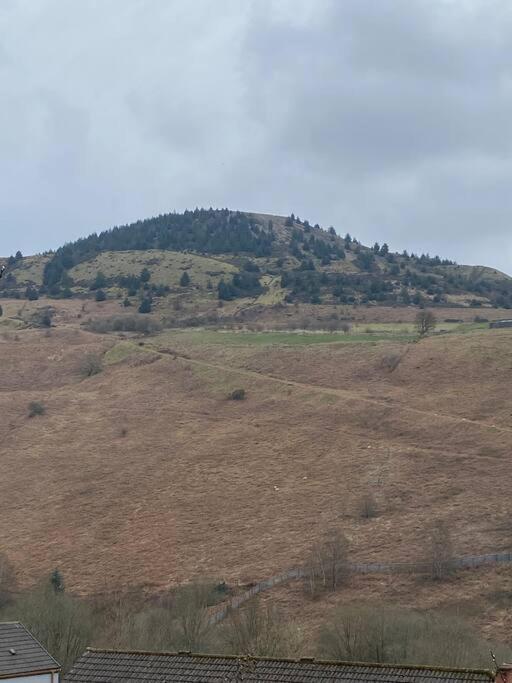 Mountain View Two Bedroom Llwynypia Dış mekan fotoğraf
