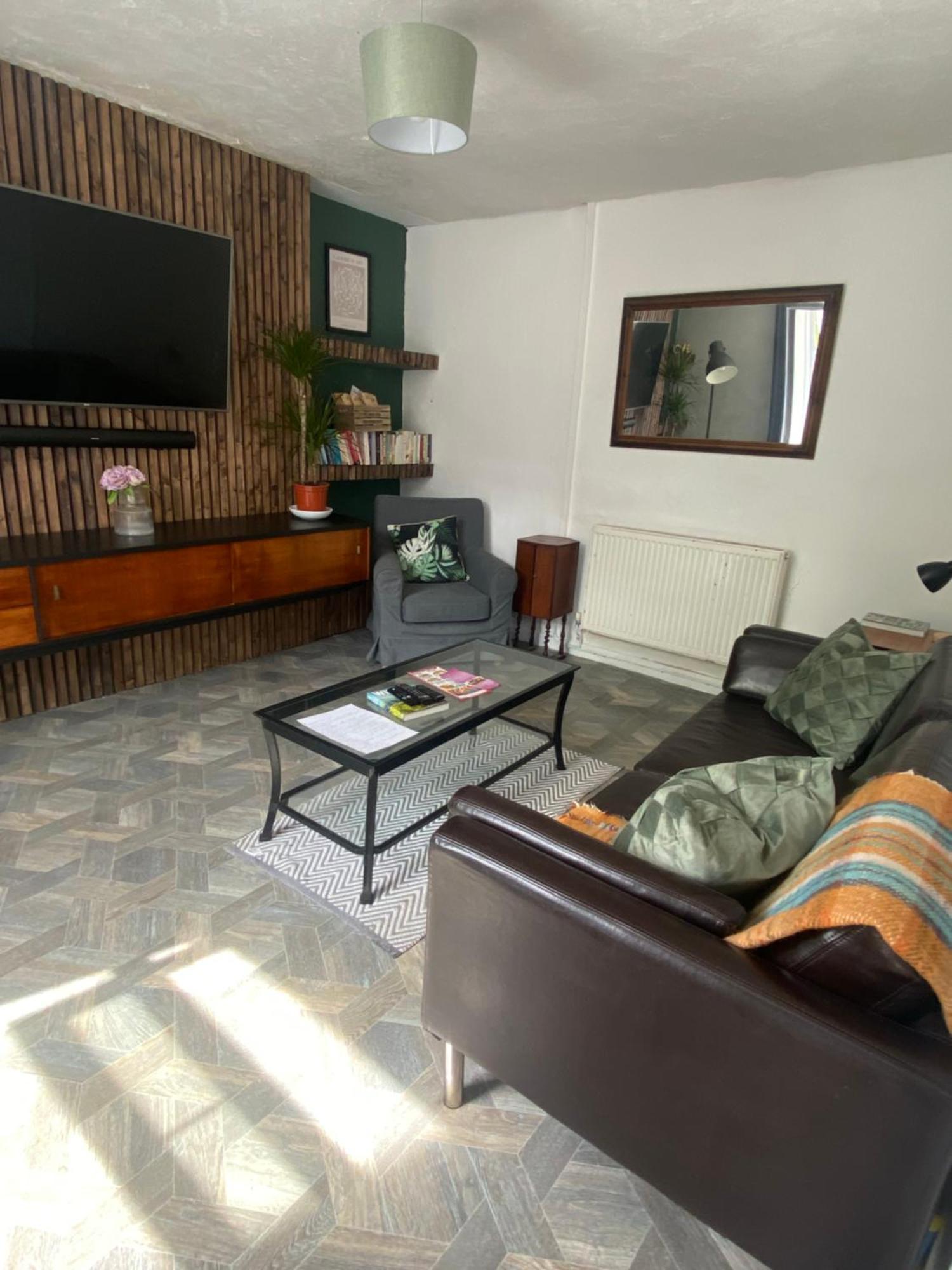 Mountain View Two Bedroom Llwynypia Dış mekan fotoğraf