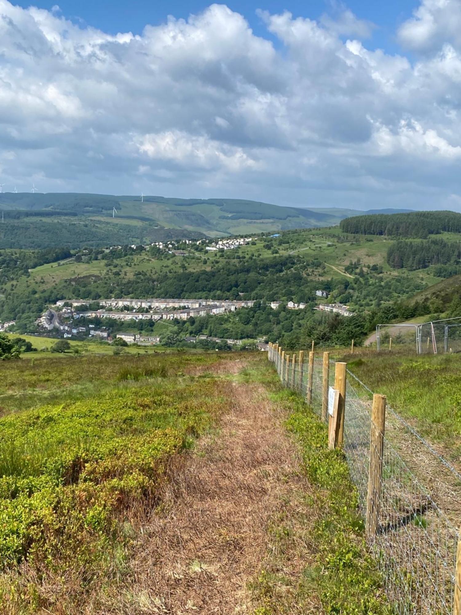 Mountain View Two Bedroom Llwynypia Dış mekan fotoğraf