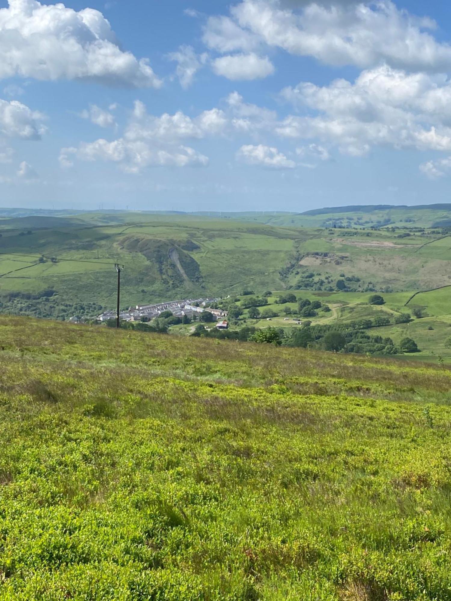 Mountain View Two Bedroom Llwynypia Dış mekan fotoğraf