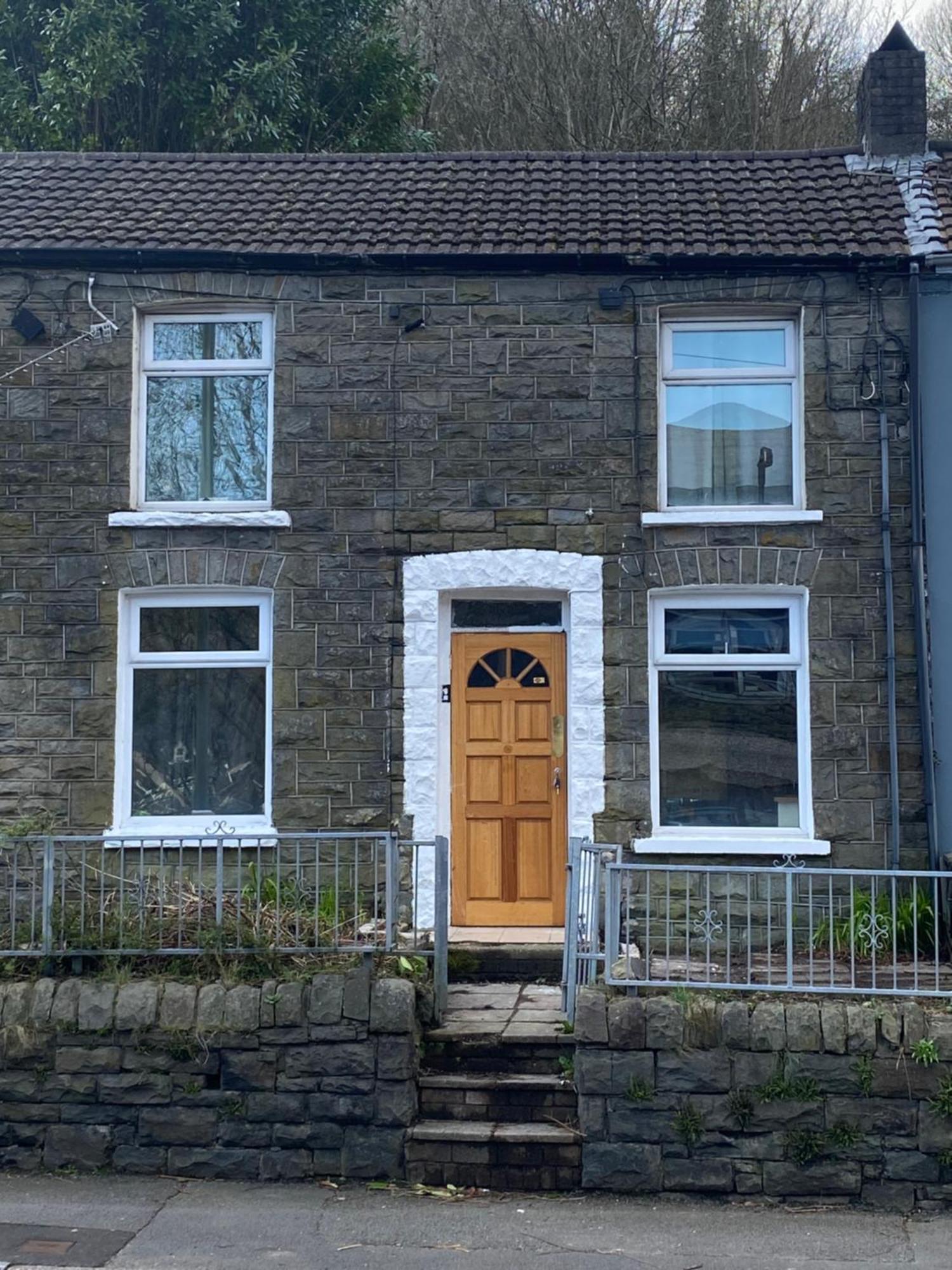 Mountain View Two Bedroom Llwynypia Dış mekan fotoğraf
