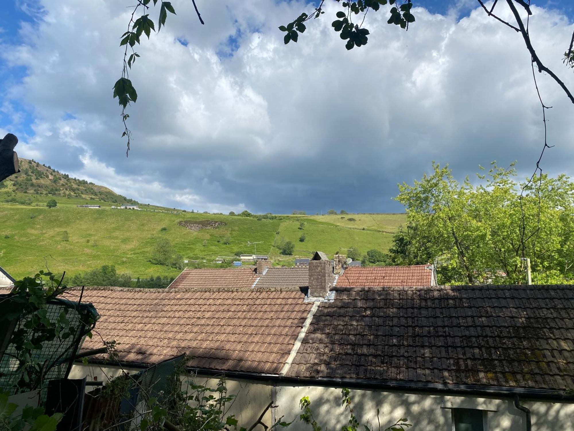 Mountain View Two Bedroom Llwynypia Dış mekan fotoğraf