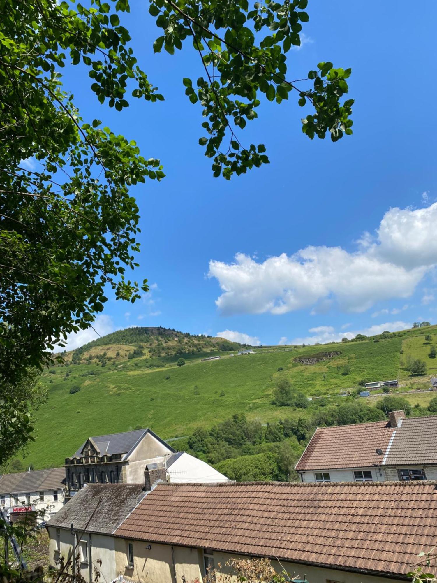 Mountain View Two Bedroom Llwynypia Dış mekan fotoğraf